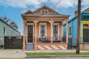 NOLA Home with Front Porch about 1 Mi to French Quarter!